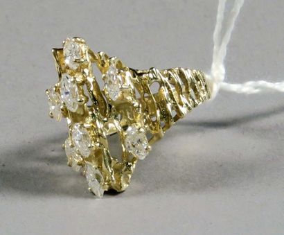 Bague de Dame contemporaine.
Motifs ajourés,...