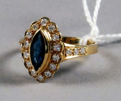 Bague de Dame.
Sertie d'un saphir taille...