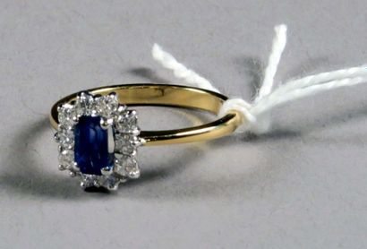 Bague de Dame.
Sertie d'un saphir taille...
