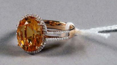 Bague de Dame.
Batte ornée de motifs ajourés...
