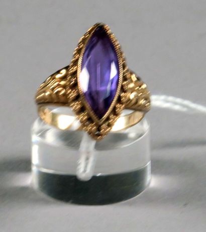 Bague de Dame.
Sertie d'une améthyste taille...