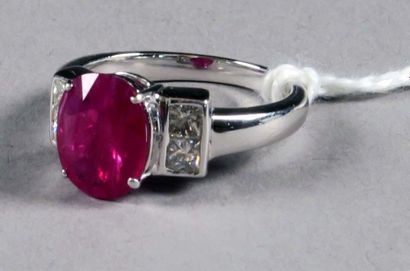 Bague de Dame.
Sertie d'un rubis (env. 3...
