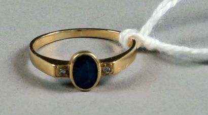 Bague de Dame.
Sertie d'un saphir taille...