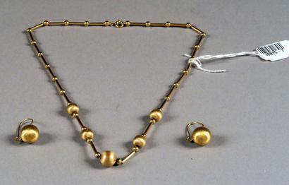 Demi-Parure.
Composée d'un collier et d'une...