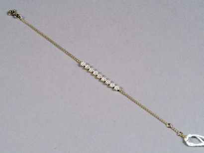 Fin Bracelet.
Agrémenté de petits diamants...