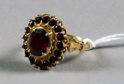 Bague de Dame.
Sertie d'un grenat taille...