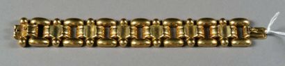 Bracelet.
Gros maillons goupillés. Or jaune...