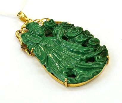 Pendentif. Malachite sculptée représentant...