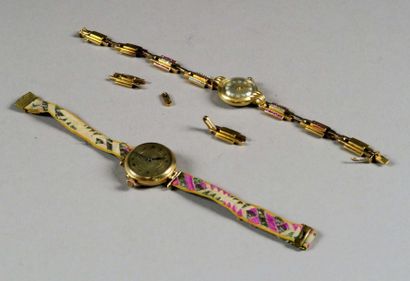 Lot de deux Montres anciennes.
Mouvement...