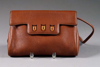 DELVAUX
Pochette et son miroir à main.
Cuir...