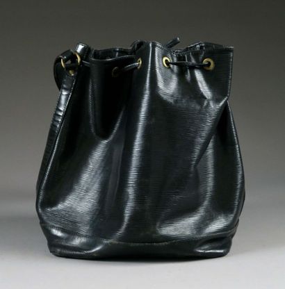 LOUIS VUITTON
Sac fourre-tout. Cuir noir....