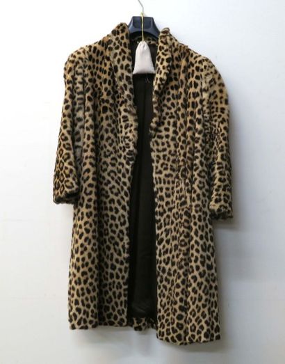 Manteau de Dame.
Panthère. Doublé de soie.
Très...