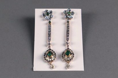 Paire de Pendants d'Oreilles, néo-retro....