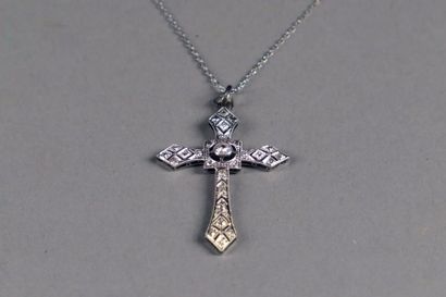Pendentif et son Coulant, en Forme de Croix....