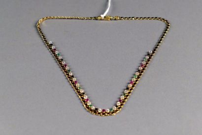Collier souple. Agrémenté de rubis taille...