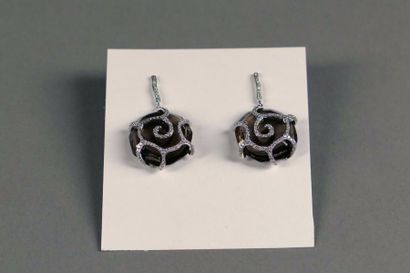 Paire de Pendants d'Oreilles, contemporaines....