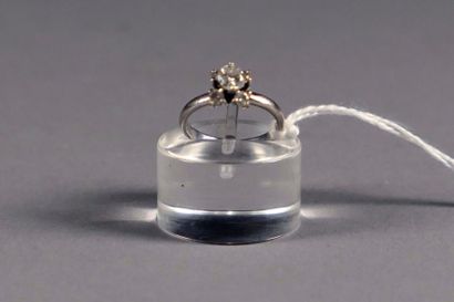 Bague de Dame. Sertie d'un diamant taille...