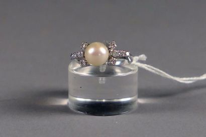 Bague de Dame. Sertie d'une perle de culture...