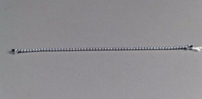 Bracelet rivière flexible. Serti de diamants...