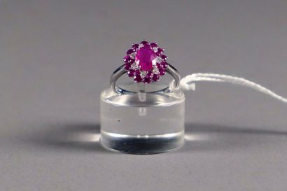 Bague de Dame. Double entourage serti d'un...