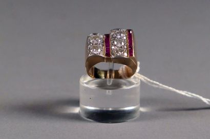 Bague de Dame de Style Art Déco. Sertie de...