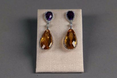 Paire de Pendants d'Oreilles. Sertis d'importantes...