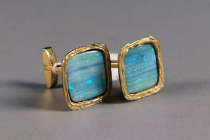 Paire de Boutons de Manchette. De style contemporain...