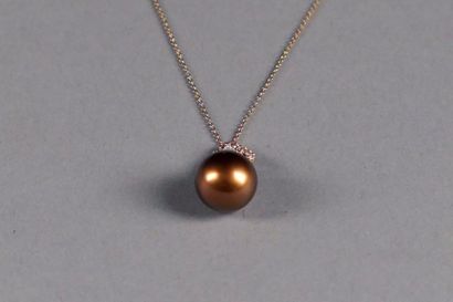 Pendentif et son Coulant, en Forme de triangle....