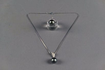 Demi-Parure contemporaine. Composée d'une...