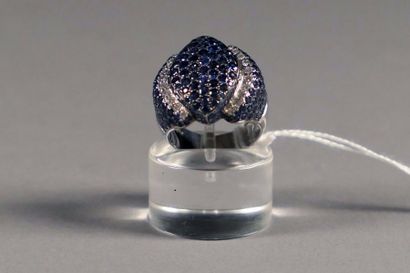 Bague de Dame, contemporaine. Formant un...