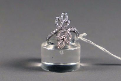 Bague de Dame. Anneau croisé stylisant deux...