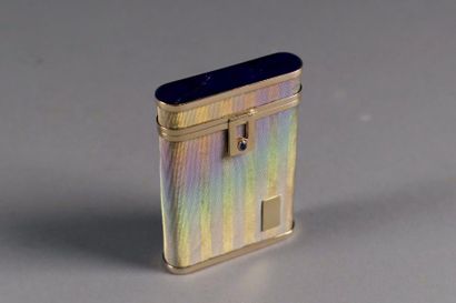 Etui Porte-Cigarettes. De forme rectangulaire...