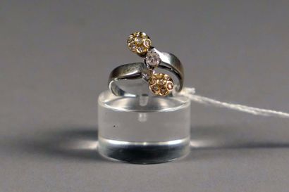 Bague de Dame. Sertie d'un diamant taille...