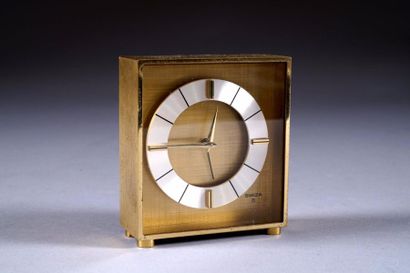 Pendulette. A mouvement mécanique huit jours....