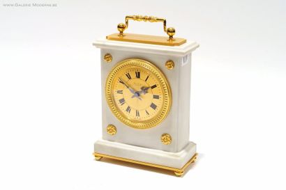 HOUR LAVIGNE à Paris
Pendule borne. Marbre...