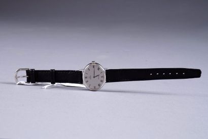 OMEGA
Montre bracelet à lunette ovale. Index...