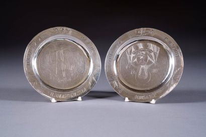 Deux Coupelles. L'une gravée de la “Vierge...