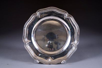 DELHEID
Plat rond chantourné et mouluré....