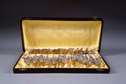 Douze Porte-Couverts Louis XV. Monture rocaille...