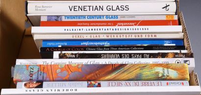 Lot de Livres. A propos de la verrerie moderne...
