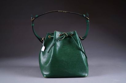 VUITTON
Sac de dame de forme bourse. Une...
