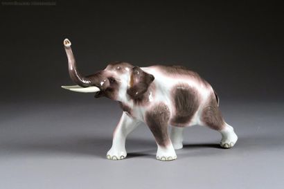 MEISSEN
Eléphant. Porcelaine émaillée au...