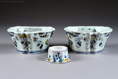 Paire de Bouquetières d'Applique. Côtes droites....