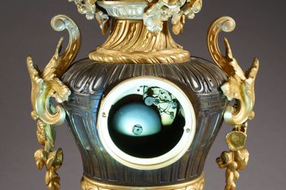 Pendule d'époque Napoléon III. Au cadran...