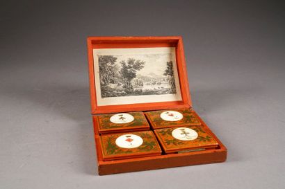 Coffret à Jeux. Découvrant quatre boîtes...