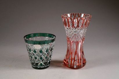 VAL-SAINT-LAMBERT
Deux vases dont un de forme...
