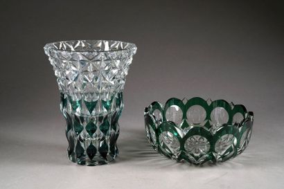 VAL-SAINT-LAMBERT
Vase épais. Cristal incolore,...