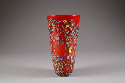 Vase fuselé. Verre de Venise multicouche...