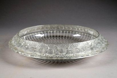 LALIQUE
Milieu de table de modèle “Marguerite“...