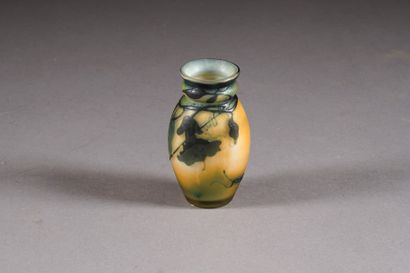 Muller Frères - Luneville
Petit vase à col...
